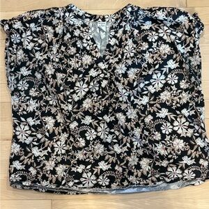 Melrose and Market Floral Black and White Women's Top